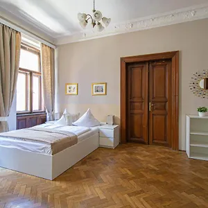 For Celebrations Spacious 3bdr With Balcony Prague